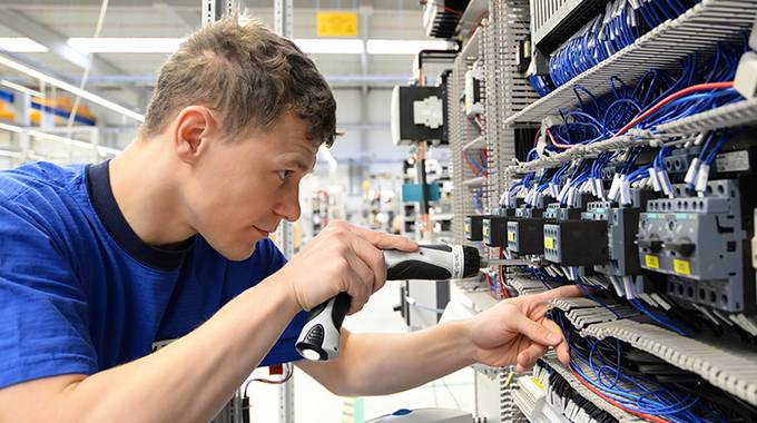 Ausbildung zum Elektroniker